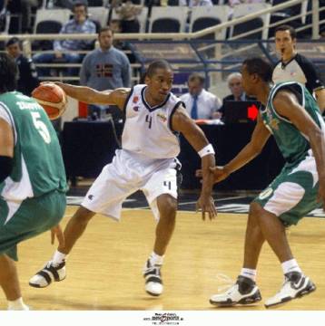 Ο ΠΑΟΚ βγήκε κερδισμένος από το… ξύλο, 85-81 τον Ερυθρό Αστέρα στο Βελιγράδι