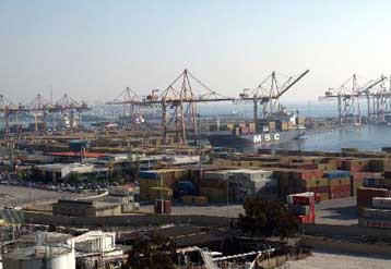 Σε εκκρεμότητα παραμένει η εξεύρεση λύσης για το αδιέξοδο στα λιμάνια