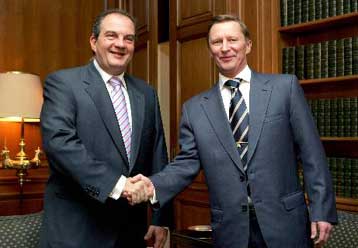 Η ενεργειακή συνεργασία Αθήνας-Μόσχας στο επίκεντρο της συνάντησης Καραμανλή-Ιβανόφ