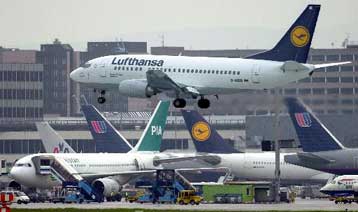 Προς την Boeing κλίνει η Lufthansa για την αγορά νέων αεροσκαφών μεγάλων αποστάσεων