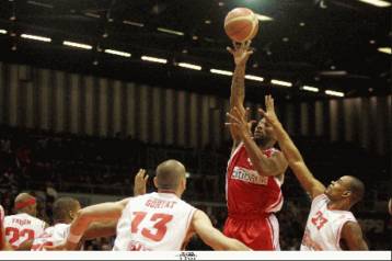 Πέρασε από την Γερμανία ο Ολυμπιακός με 88-81 επί της Κολωνίας