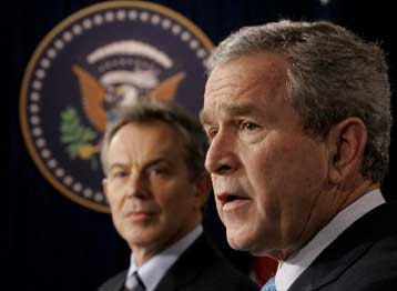 Δύσκολη ώρα, χρειαζόμαστε νέα προσέγγιση στο Ιράκ, δηλώνουν Μπους-Μπλερ