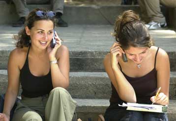 Στο 94% το ποσοστό των νέων που χρησιμοποιούν κινητό στην Ελλάδα