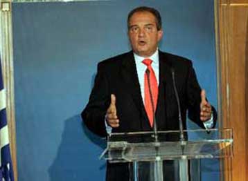 Με κάλπες στις πρεσβείες η ψήφος των ομογενών, διευκρίνισε ο Κ.Καραμανλής