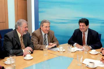 Δεν απαιτείται αλλαγή του άρθρου 16, είπαν ΓΣΕΕ και ΑΔΕΔΥ στον Λ.Ζαγορίτη