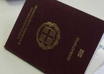 Και με τα παλιά διαβατήρια η επιστροφή από το εξωτερικό μετά την 1η Ιανουαρίου