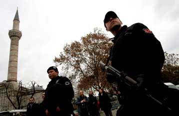Σύλληψη 10 υπόπτων για σχέσεις με την Αλ Κάιντα στην Τουρκία