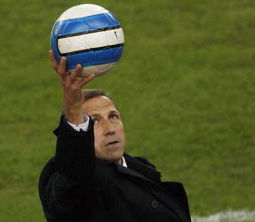 «Σάλπισε» με Έκι ο Παναθηναϊκός-Ξύλο και διακοπή στην Νεάπολη με τον βοηθό νοκ-άουτ