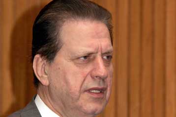 Η ενέργεια κατά του Χρ.Αηδόνη δεν συνδέεται με το αξίωμά του, εκτιμά ο Β.Πολύδωρας