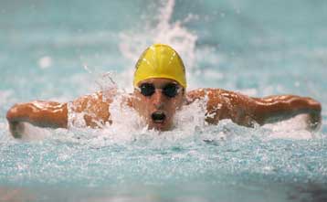Πέμπτος με πανελλήνιο ο Δρυμωνάκος στα 200μ πεταλούδα, αποκλείστηκε ο Κοκκώδης