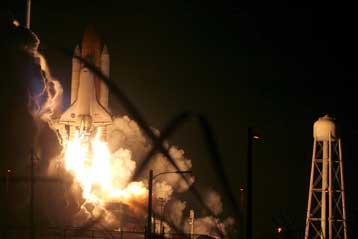 Εκτοξεύτηκε το Discovery με προορισμό το Διεθνή Διαστημικό Σταθμό