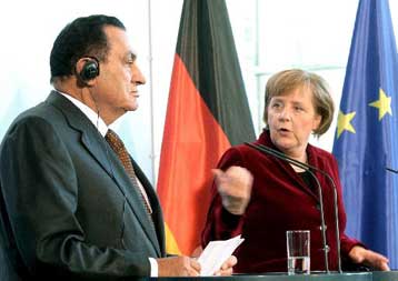 Η Γερμανία ίσως εκπαιδεύσει Iρακινούς στρατιώτες, δηλώνει η Ανγκελα Μέρκελ