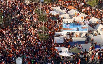 Χιλιάδες Λιβανέζοι στους δρόμους της Βηρυτού υπό την ηγεσία της Χεζμπολάχ