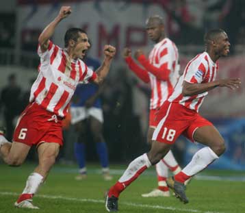 Από την κόλαση στον παράδεισο ο Ολυμπιακός στο «Καραϊσκάκη» που… έβραζε