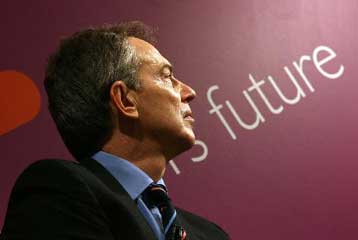 Τεράστια στρατηγική απειλή, τεράστια πρόκληση ο χειρισμός του Ιράν, δηλώνει ο Μπλερ