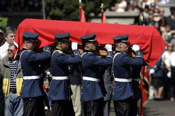 Με τιμές από τον στρατό η κηδεία του πρώην δικτάτορα της Χιλής Αουγκούστο Πινοτσέτ