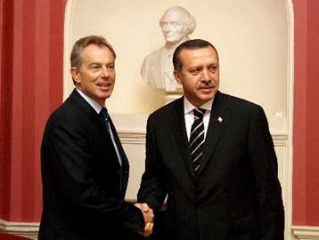 Επίσκεψη-αστραπή του Τόνι Μπλερ στην Αγκυρα μετά τη Σύνοδο Κορυφής της ΕΕ