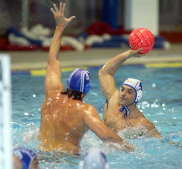 Μόνος έμεινε ο Ολυμπιακός, νικώντας 9-7 τον Εθνικό