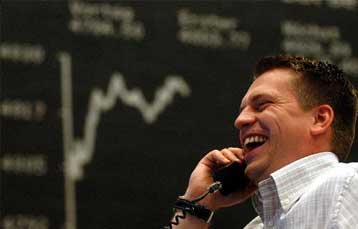 Σε υψηλό εξαετίας ο DAX, σταθεροποιητική εικόνα στη Γουόλ Στριτ