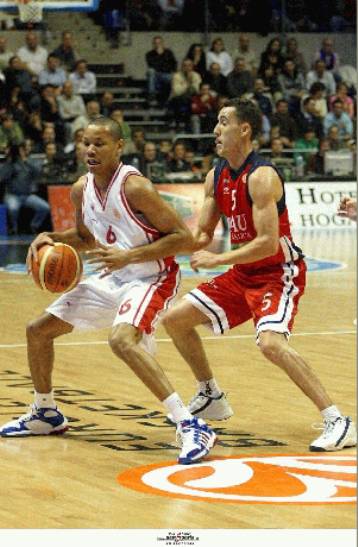 Δεν άντεξε στην Βιτόρια ο Ολυμπιακός και έχασε 89-74 από την Ταού