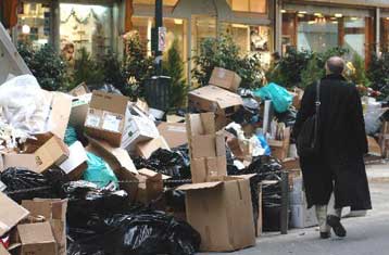 Χριστούγεννα με σκουπίδια θα κάνουν οι κάτοικοι της Αθήνας