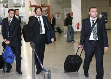 Τα… άκουσαν οι «πράσινοι» κατά την επιστροφή τους από το Παρίσι