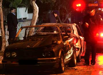 Βόμβες μολότοφ έριξαν άγνωστοι στο αστυνομικό τμήμα Παπάγου