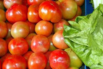 Πωλούσαν ξένες ντομάτες για ελληνικές σε υπέρογκες τιμές