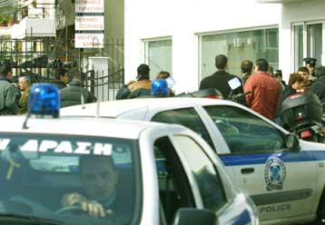 Θρασύτατη ληστεία με λεία 200 χιλιάδες ευρώ στο ΙΚΑ Νέου Κόσμου