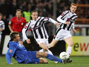 Σημαντική νίκη της Μπόχουμ με ένα από τα ωραιότερα γκολ στην καριέρα του Γκέκα