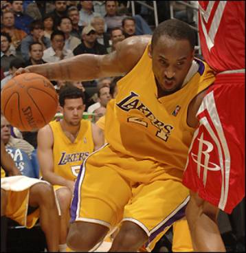 «Όργια» από τον Κόμπι Μπράιαντ και νίκη των Λέικερς επί των Ρόκετς με 112-101