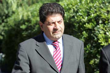 Να κλείσει την εσωτερική διαμάχη για τον ΟΤΕ επιχειρεί η κυβέρνηση