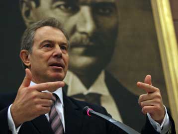 Θετικός σε απευθείας πτήσεις προς τα Κατεχόμενα εμφανίστηκε ο Μπλερ από την Αγκυρα