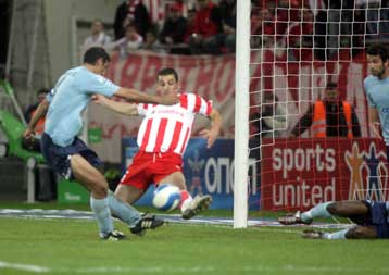 «Ιέρο» λαμπρός τον οδηγεί στην κορυφή με 3-0 επί του Ιωνικού