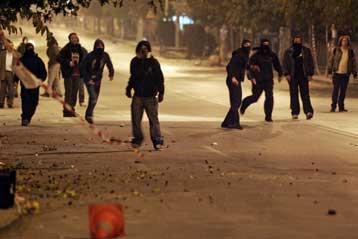 Επεισόδια στο Πάντειο Πανεπιστήμιο και το κέντρο της Θεσσαλονίκης από αντιεξουσιαστές