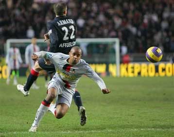 Νέα απώλεια για την Παρί Σεν Ζερμέν, συντριβή της Λανς από την Λιόν