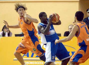 Δεύτερη σερί νίκη της Ολύμπιας, 89-81 τον Πανελλήνιο στην Λάρισα