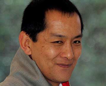 Ο νέος βασιλιάς του Μπουτάν δεσμεύεται για δημοκρατία