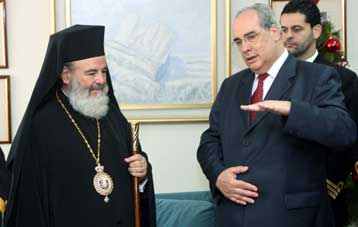 Επίσκεψη Χριστόδουλου στο Ναυτικό Νοσοκομείο και στο Νοσηλευτικό Ίδρυμα ΜΤΣ