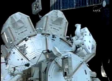 Νέα προσπάθεια του πληρώματος του Discovery για την επισκευή του ηλιακού συλλέκτη