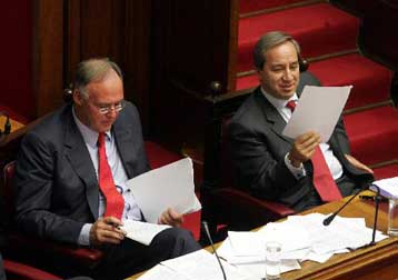 Με αντεπίθεση απαντά η κυβέρνηση στην κριτική του ΠΑΣΟΚ για τον προϋπολογισμό