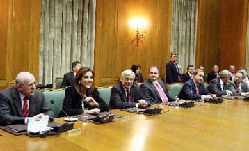 «Ανακωχή» στην κυβέρνηση για τον ΟΤΕ, αναζητάται αναστροφή του κλίματος