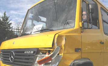 Σύγκρουση σχολικού λεωφορείου με ΙΧ στην περιοχή του Χαλανδρίου