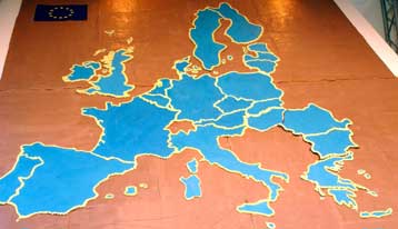 Ο Έλληνας εμπιστεύεται περισσότερο την ΕΕ από την κυβέρνησή του