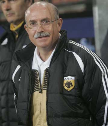 Θέλει να μείνει για χρόνια στην ΑΕΚ ο Φερέρ, η Γιουβέντους βλέπει «κιτρινόμαυρους»