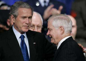 Ενίσχυση των δυνάμεων του αμερικανικού στρατού προωθεί ο Τζορτζ Μπους