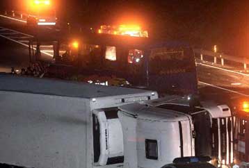 Τραγωδία στην άσφαλτο με τέσσερις νεκρούς και δεκάδες τραυματίες φίλους της Ουέλβα