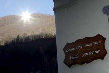 Αλπικό χωριό απολαμβάνει τεχνητή λιακάδα