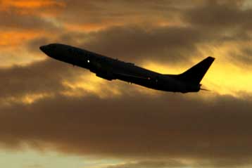 H EE θα θέσει όρια στη ρύπανση από τα αεροπλάνα