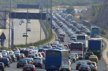 Συνεχίζεται η χριστουγεννιάτικη έξοδος – Ταλαιπωρία των οδηγών στον Μαλιακό